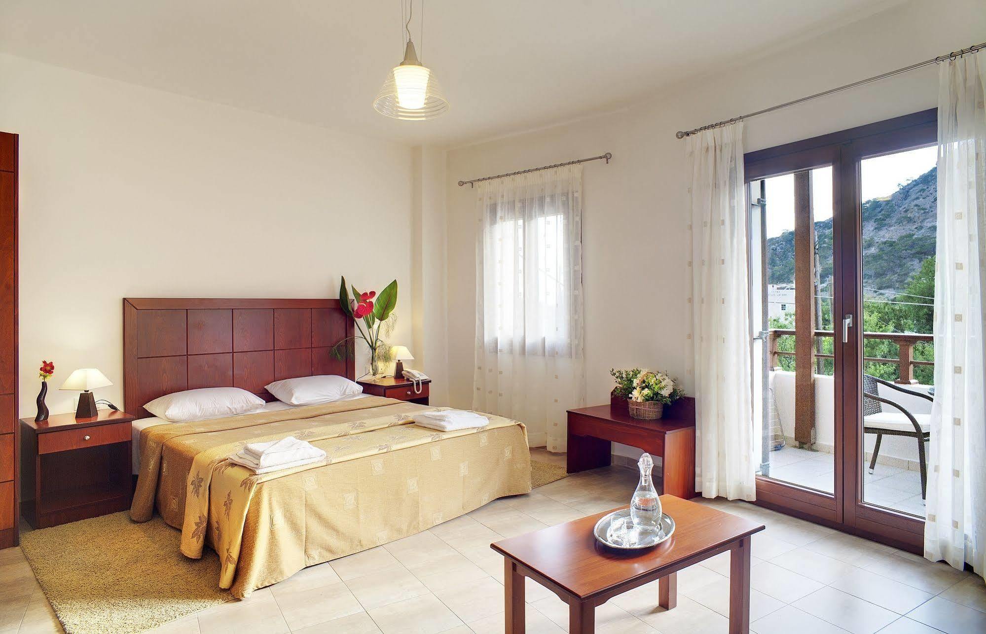 Syia Hotel Soúgia Esterno foto