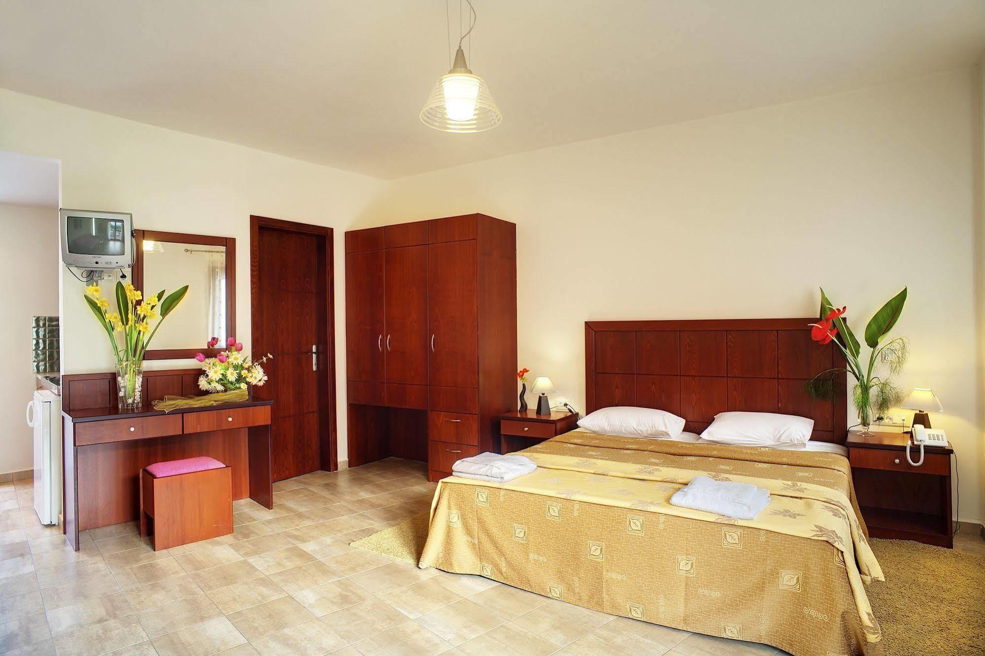 Syia Hotel Soúgia Esterno foto