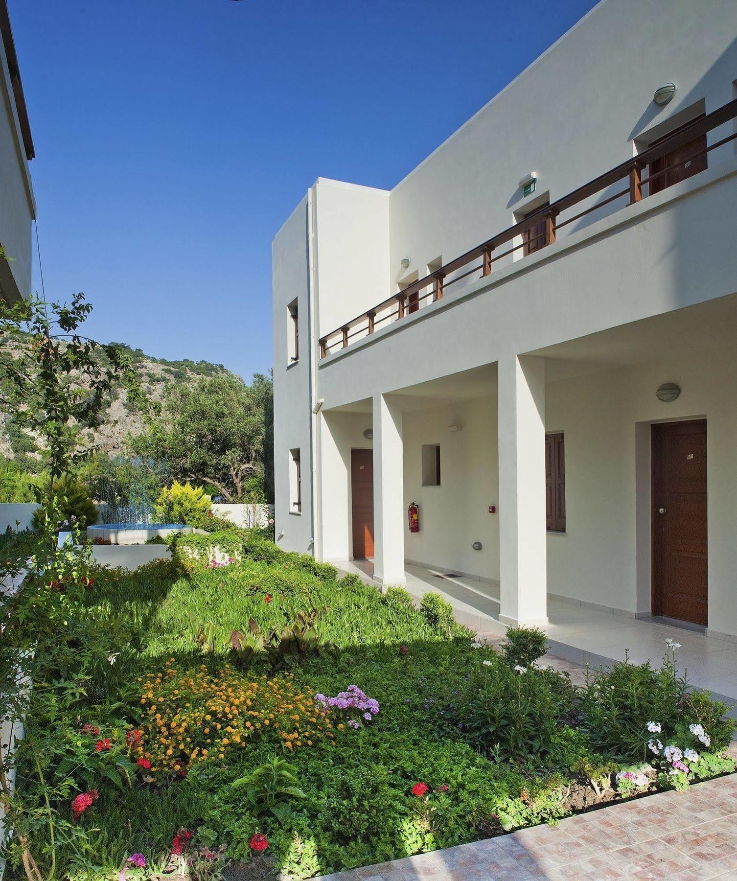 Syia Hotel Soúgia Esterno foto